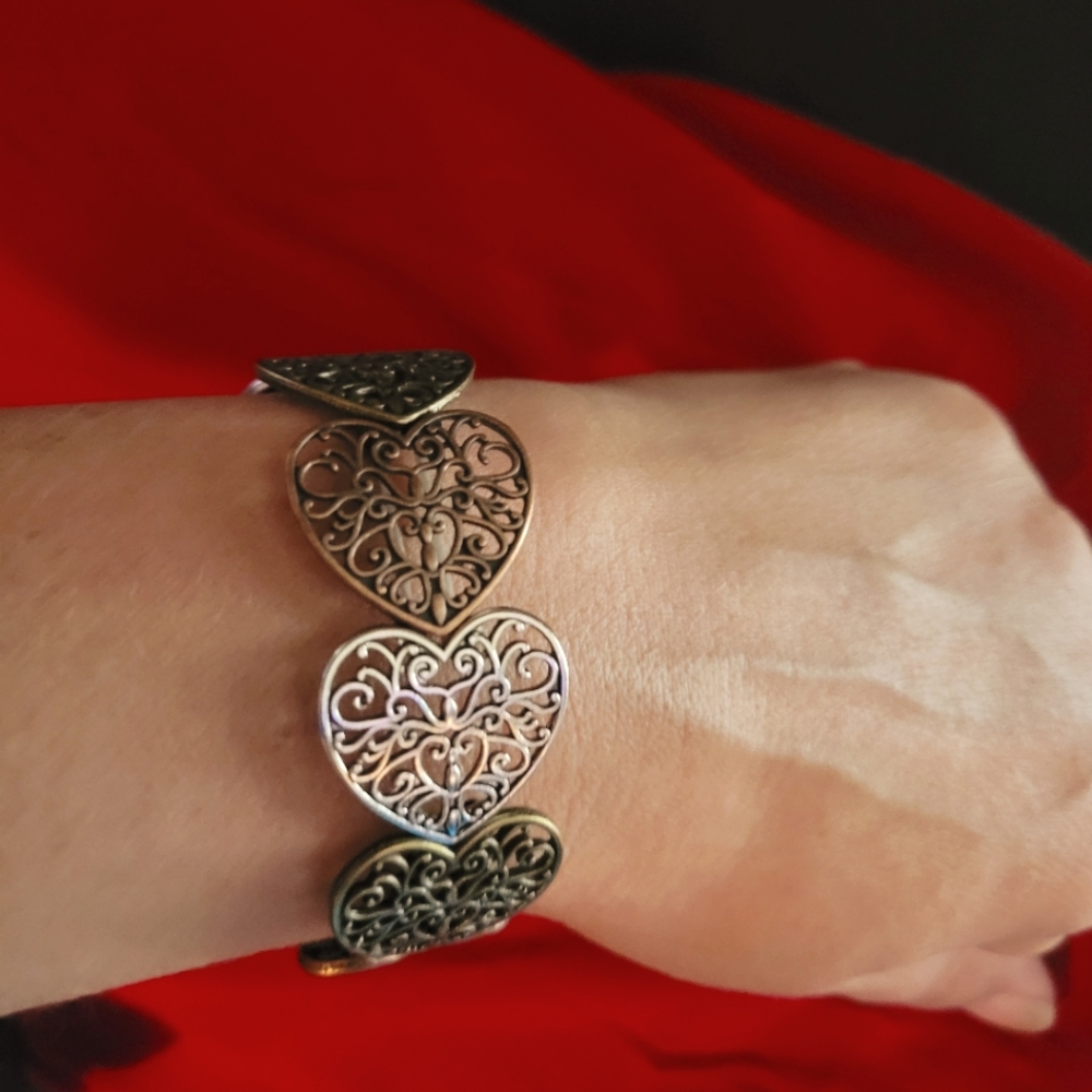 NEW 1 paparazzi heart Bracelet